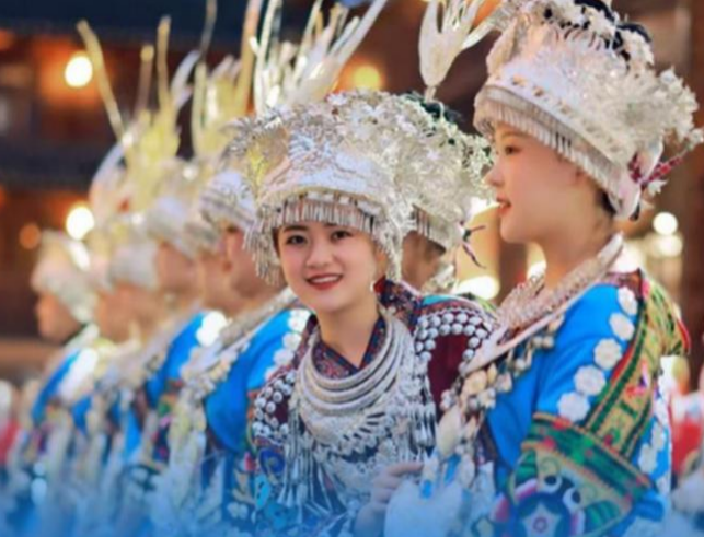 贵州定制旅游旅拍服务，专业化妆摄影，跟团拍民族写真